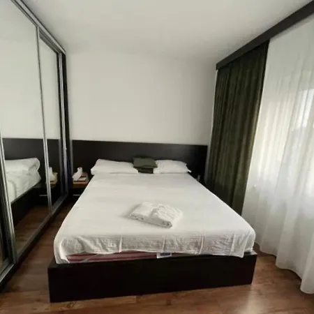 New Stylish Urban With Modern Comforts Apartment *